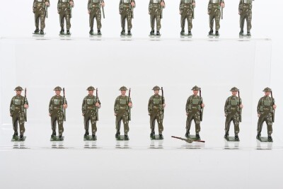 Britains set 198, Seated Machine Gunners RARE late variation, six gunners in peak caps with green puttees (G) one machine gun a.f. and two sets 1858, British Infantry in full Battle Dress (VG) 1940, on shoulder loop damaged on one figure (24) - 3