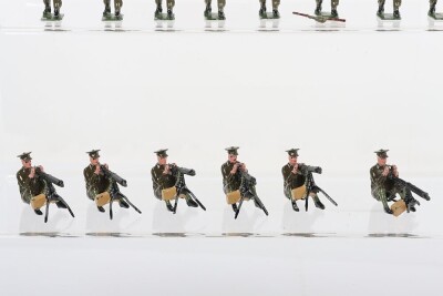Britains set 198, Seated Machine Gunners RARE late variation, six gunners in peak caps with green puttees (G) one machine gun a.f. and two sets 1858, British Infantry in full Battle Dress (VG) 1940, on shoulder loop damaged on one figure (24) - 4