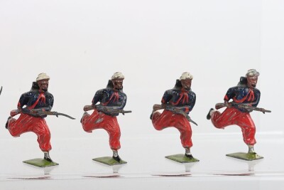 Britains from set 169 Italian Bersagliere, 1925 version, eleven marching with slung rifles, together with five French Zouaves from set 1432, (fair condition), (16). Please note: We do not offer in-house shipping for Toy Soldiers, please see shipping infor - 3