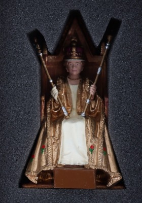 Rare Britains set 5891 Centenary Dinner gift Queen Elizabeth II on Coronation Throne, - 2
