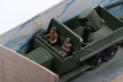 Britains 1641 Underslung Lorry with driver and 1522 Anti-Aircraft Gun - 3
