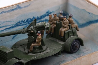 Britains 1641 Underslung Lorry with driver and 1522 Anti-Aircraft Gun - 4