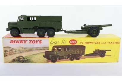 Dinky Toys Gift Set 695 Military Howitzer & Tractor