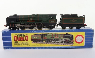 Hornby Dublo 3-rail boxed 3235 4-6-2 Dorchester locomotive and tender, - 2
