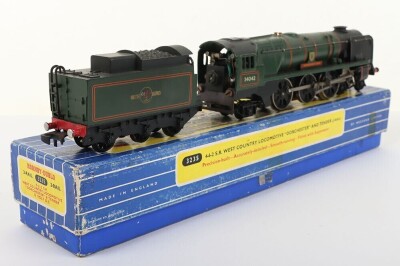 Hornby Dublo 3-rail boxed 3235 4-6-2 Dorchester locomotive and tender, - 5