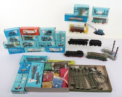 HO gauge locomotives, wagons and track accessories,