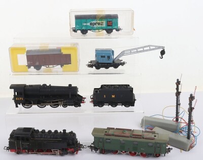 HO gauge locomotives, wagons and track accessories, - 5