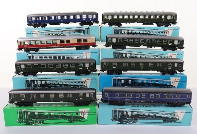 Marklin HO gauge boxed passenger coaches, - 3