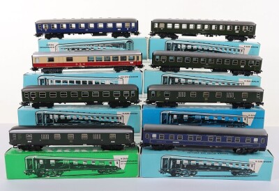 Marklin HO gauge boxed passenger coaches, - 4