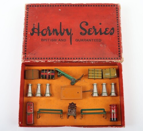 Hornby Series 0 gauge boxed No.4 Platform Accessories set, circa 1930,