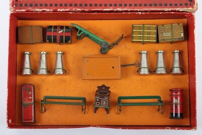 Hornby Series 0 gauge boxed No.4 Platform Accessories set, circa 1930, - 2
