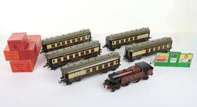 Hornby 0 gauge No.2 Special Tank engine and No.2 coaches, - 9