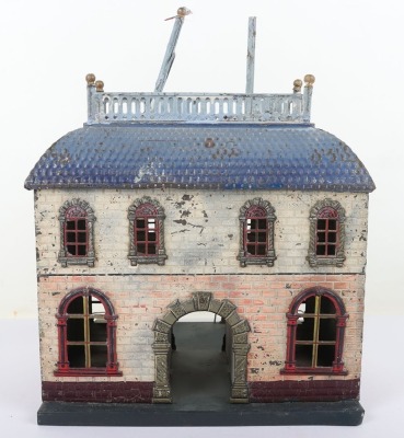 Bing 0 gauge Railway Station, brick effect building painted in shades of cream and orange, blue tiled effect roof, lithographed central arch and windows and glass tinplate framed canopy, 23.5cm wide, 22.5cm deep, 32cm high, fair condition, wear and paint - 3
