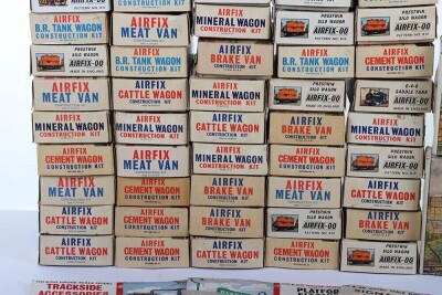 A Quantity Airfix 00 Gauge Wagons and Lineside kits in original boxes/bags - 3