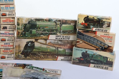 A Quantity Airfix 00 Gauge Wagons and Lineside kits in original boxes/bags - 5