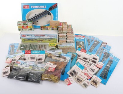 A Quantity of Peco 00/H0 Gauge Model Railway Diorama Accessories, including: