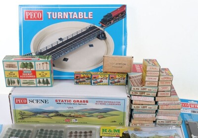 A Quantity of Peco 00/H0 Gauge Model Railway Diorama Accessories, including: - 2