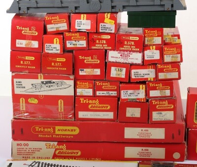A collection of Tri-ang Hornby 00 Gauge Loco's Rolling Stock & Accessories - 3
