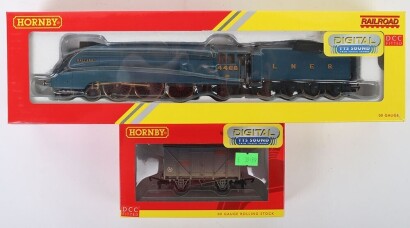 Hornby 00 Gauge Digital LNER Mallard A4 Class Locomotive & Tender with sound
