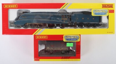 Hornby 00 Gauge Digital LNER Mallard A4 Class Locomotive & Tender with sound