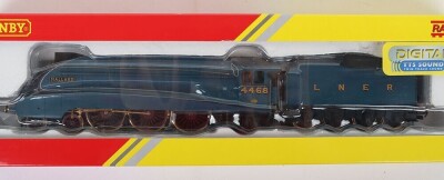 Hornby 00 Gauge Digital LNER Mallard A4 Class Locomotive & Tender with sound - 2