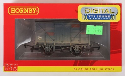 Hornby 00 Gauge Digital LNER Mallard A4 Class Locomotive & Tender with sound - 3