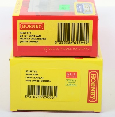 Hornby 00 Gauge Digital LNER Mallard A4 Class Locomotive & Tender with sound - 4