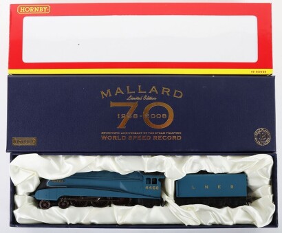 Hornby 00 Gauge R2684 LNER Mallard A4 Class Locomotive & Tender