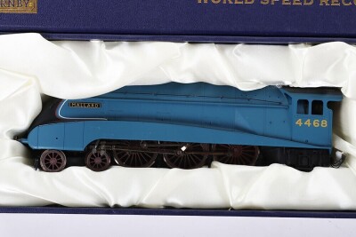Hornby 00 Gauge R2684 LNER Mallard A4 Class Locomotive & Tender - 2