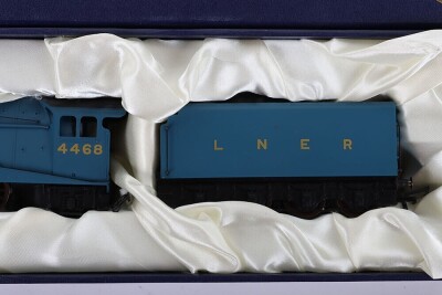 Hornby 00 Gauge R2684 LNER Mallard A4 Class Locomotive & Tender - 3