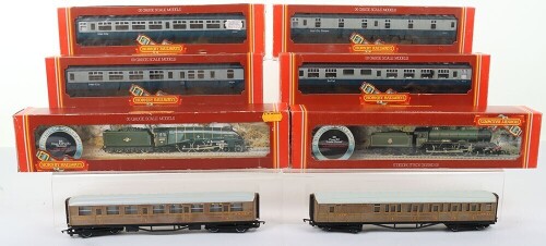 Hornby Railways 00 Gauge R.060 BR Class B17 Leeds United Locomotive & Tender