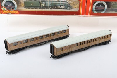 Hornby Railways 00 Gauge R.060 BR Class B17 Leeds United Locomotive & Tender - 2