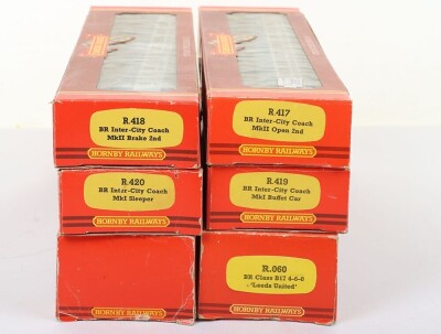 Hornby Railways 00 Gauge R.060 BR Class B17 Leeds United Locomotive & Tender - 3