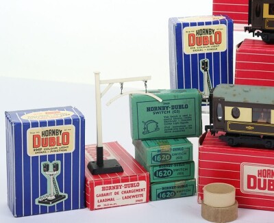 Eleven Hornby-Dublo 2-Rail Boxed Pullman Car & Suburban Coaches - 2