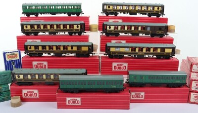 Eleven Hornby-Dublo 2-Rail Boxed Pullman Car & Suburban Coaches - 4