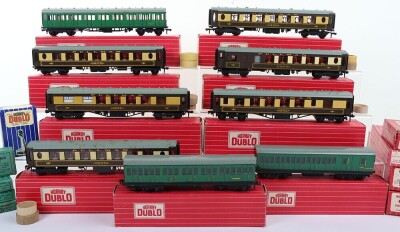 Eleven Hornby-Dublo 2-Rail Boxed Pullman Car & Suburban Coaches - 5
