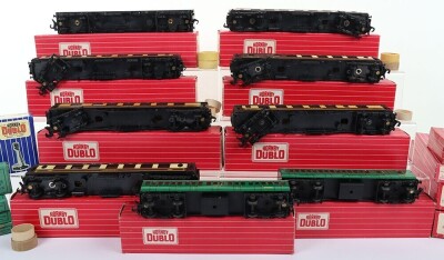 Eleven Hornby-Dublo 2-Rail Boxed Pullman Car & Suburban Coaches - 6