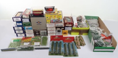00 gauge boxed rolling stock and accessories,