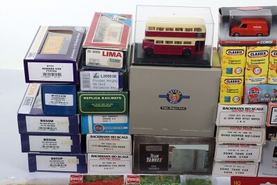 00 gauge boxed rolling stock and accessories, - 2