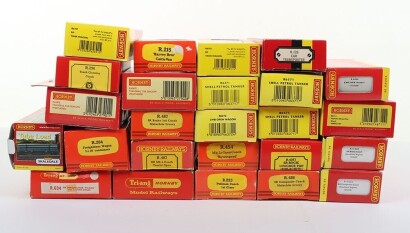 Hornby 00 gauge passenger coaches and wagons,
