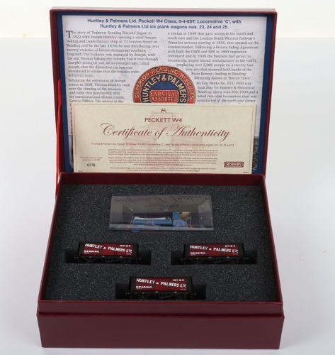 Hornby 00 gauge R3686 Peckett W4 locomotive and wagons set,