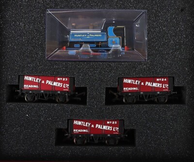 Hornby 00 gauge R3686 Peckett W4 locomotive and wagons set, - 3