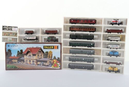 Fleischmann boxed N gauge passenger coaches and rolling stock,