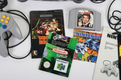 Nintendo 64 Goldeneye 007 Console boxed with loose games and controllers. - 5