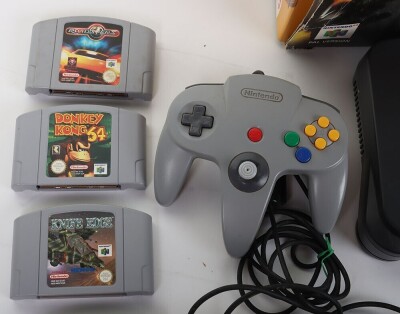 Nintendo 64 Goldeneye 007 Console boxed with loose games and controllers. - 6