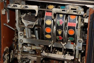 O.D. Jennings 'The Governor' 1961 One Arm Bandit Slot Fruit Machine. - 13