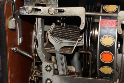O.D. Jennings 'The Governor' 1961 One Arm Bandit Slot Fruit Machine. - 16