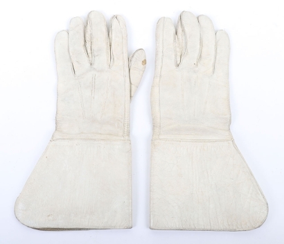 Pair of White Leather Cavalry Gauntlet Gloves