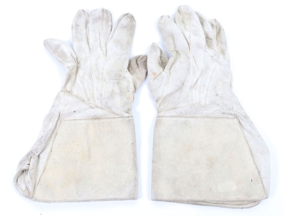 Pair of Cavalry Gauntlet Gloves