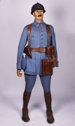 WW1 French Gas Officers Full Uniform Display.